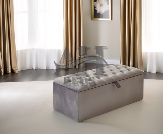 The Valencia Storage Bench